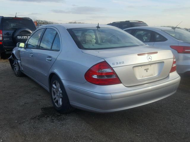 WDBUF65J04A436527 - 2004 MERCEDES-BENZ E 320 GRAY photo 3