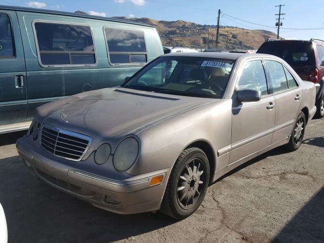 WDBJF65J5YB127669 - 2000 MERCEDES-BENZ E 320 GOLD photo 2