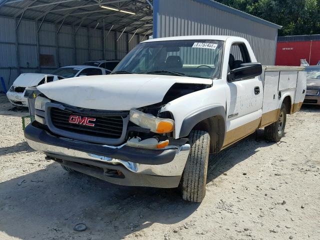 1GDGC24U02Z143829 - 2002 GMC NEW SIERRA WHITE photo 2