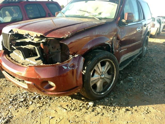 5LMFU28R33LJ07357 - 2003 LINCOLN NAVIGATOR Қызыл фото 9
