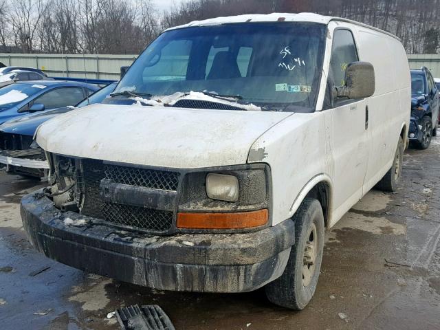 1GCFH15TX71198098 - 2007 CHEVROLET EXPRESS G1 WHITE photo 2