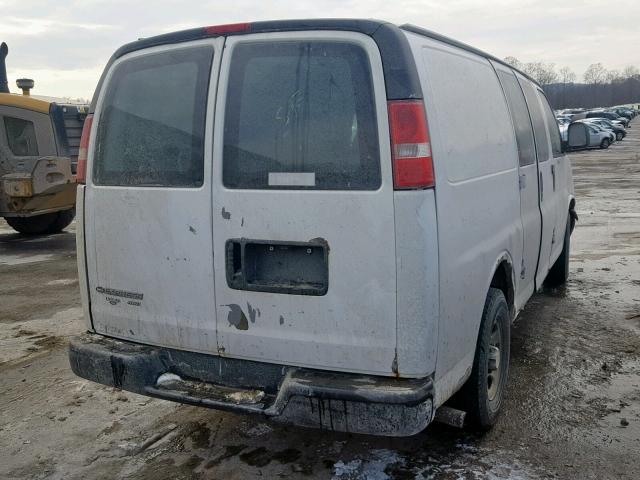 1GCFH15TX71198098 - 2007 CHEVROLET EXPRESS G1 WHITE photo 4