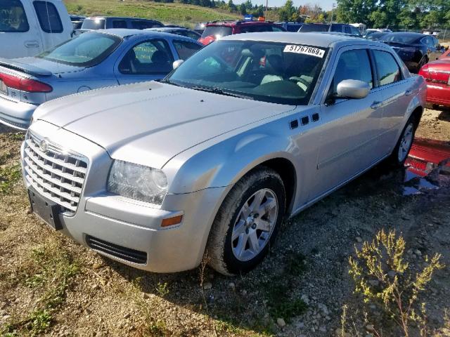 2C3LA43R16H526481 - 2006 CHRYSLER 300 SILVER photo 2