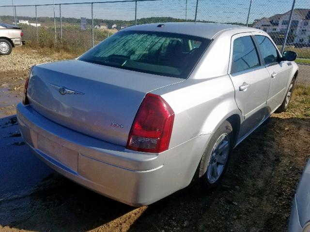 2C3LA43R16H526481 - 2006 CHRYSLER 300 SILVER photo 4