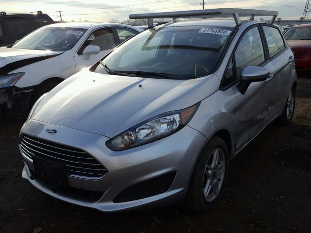 3FADP4EJXHM105021 - 2017 FORD FIESTA SE SILVER photo 2