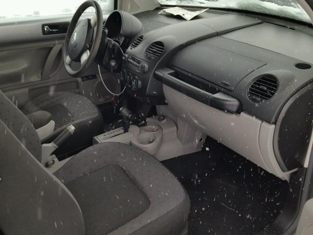 3VWCB21C92M403810 - 2002 VOLKSWAGEN NEW BEETLE Gümüş foto 5