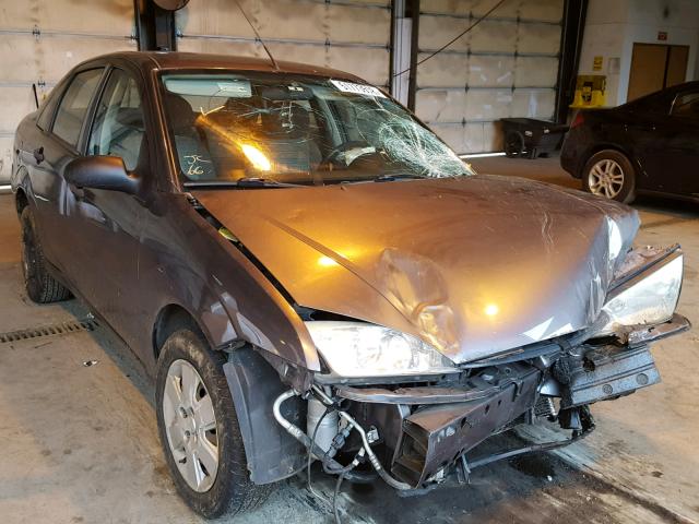 1FAHP34N47W160899 - 2007 FORD FOCUS ZX4 GRAY photo 1