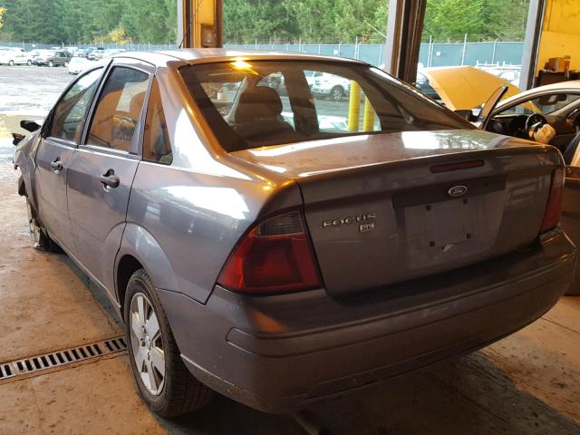 1FAHP34N47W160899 - 2007 FORD FOCUS ZX4 GRAY photo 3