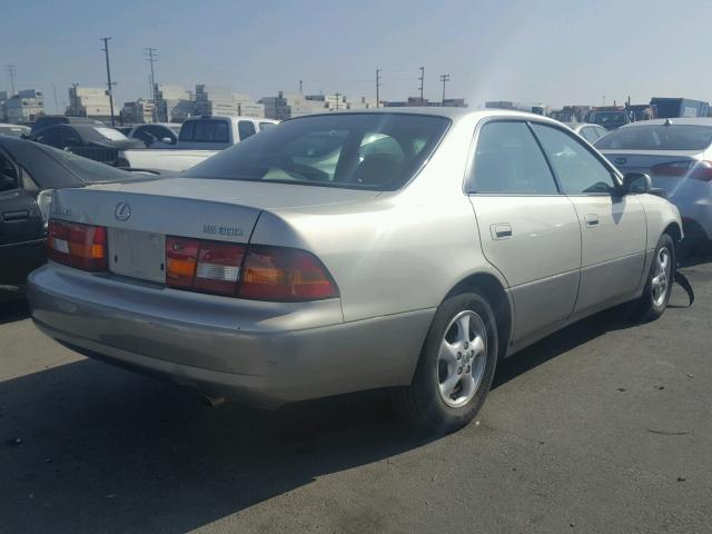 JT8BF28G6X5054323 - 1999 LEXUS ES 300 GRAY photo 4