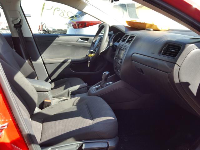 3VW2K7AJ2FM314321 - 2015 VOLKSWAGEN JETTA BASE RED photo 5
