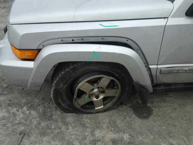 1J4RG4GK9AC156954 - 2010 JEEP COMMANDER SILVER photo 9