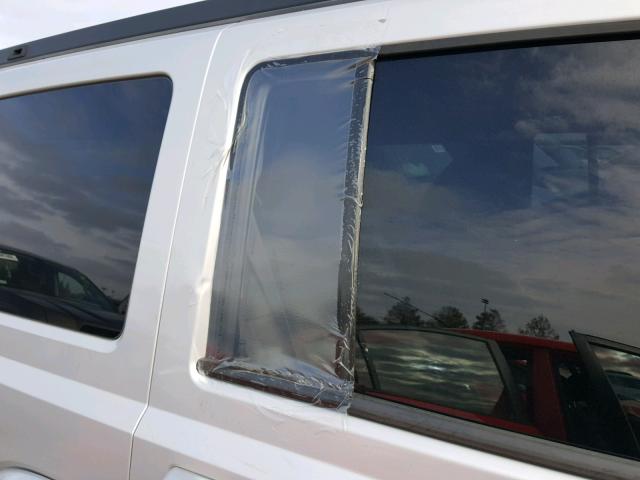 1J8HG48K67C637214 - 2007 JEEP COMMANDER SILVER photo 9