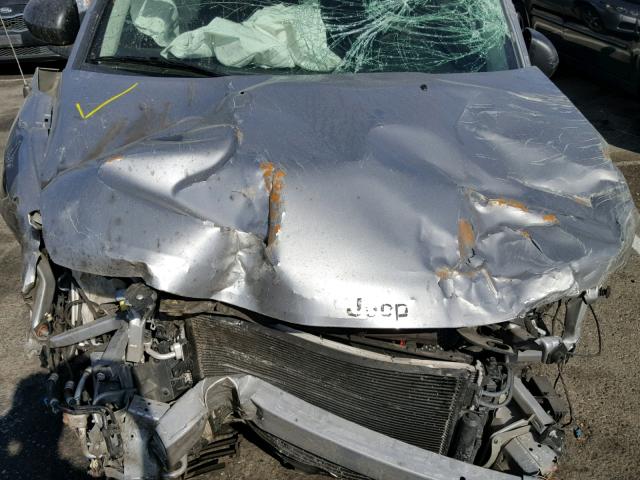 1C4NJCBAXHD124081 - 2017 JEEP COMPASS SP 灰色 照片 7