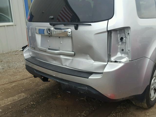 5FNYF3H26DB037859 - 2013 HONDA PILOT LX SILVER photo 9