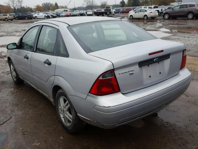 1FAFP34N57W248528 - 2007 FORD FOCUS ZX4 SILVER photo 3