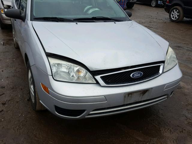 1FAFP34N57W248528 - 2007 FORD FOCUS ZX4 SILVER photo 9