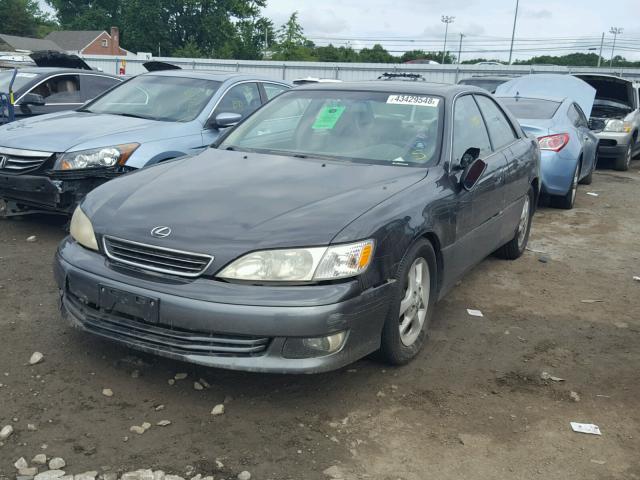 JT8BF28G4Y0270394 - 2000 LEXUS ES 300 GRAY photo 2