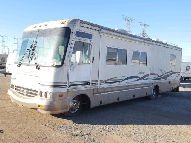 5B4LP37J4X3308649 - 1999 WORKHORSE CUSTOM CHASSIS MOTORHOME WHITE photo 2