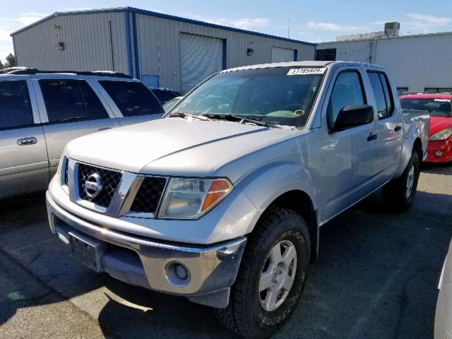 1N6AD07W56C421493 - 2006 NISSAN FRONTIER C SILVER photo 2