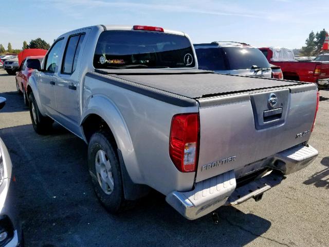 1N6AD07W56C421493 - 2006 NISSAN FRONTIER C SILVER photo 3