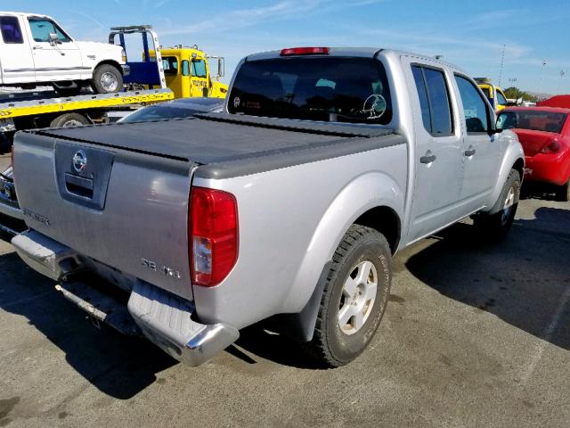 1N6AD07W56C421493 - 2006 NISSAN FRONTIER C SILVER photo 4