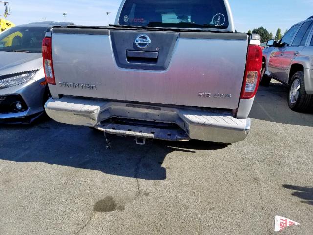 1N6AD07W56C421493 - 2006 NISSAN FRONTIER C SILVER photo 9