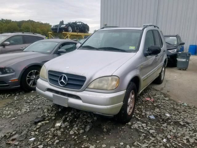 4JGAB54E1YA201067 - 2000 MERCEDES-BENZ ML 320 SILVER photo 2