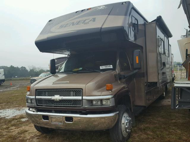 1GBG5U19X7F424267 - 2007 CHEVROLET C5500 C5U0 BEIGE photo 2