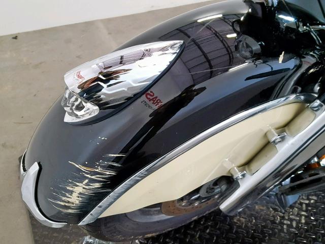 56KTRAAA9H3344205 - 2017 INDIAN MOTORCYCLE CO. ROADMASTER TWO TONE photo 9