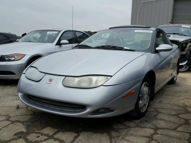 1G8ZY12772Z123710 - 2002 SATURN SC2 SILVER photo 2