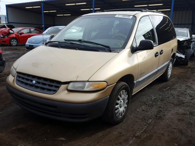 2P4GP4532TR762286 - 1996 PLYMOUTH VOYAGER SE GOLD photo 2