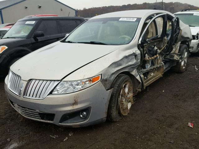 1LNHM93R99G624000 - 2009 LINCOLN MKS TAN photo 2