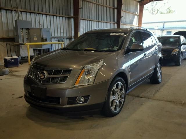 3GYFNBE3XCS500975 - 2012 CADILLAC SRX PERFOR BROWN photo 2