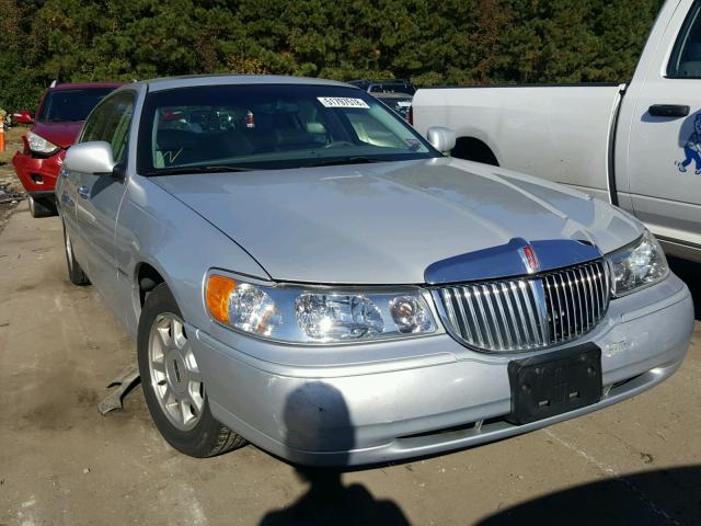 1LNHM82W61Y615951 - 2001 LINCOLN TOWN CAR S SILVER photo 1