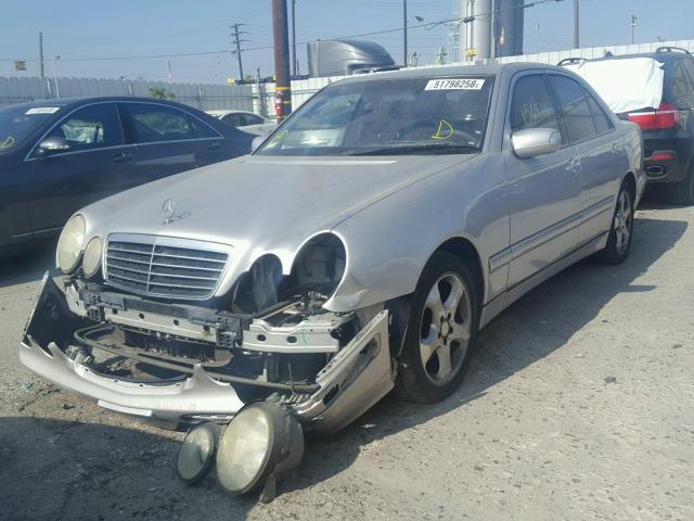 WDBJF65J62B486214 - 2002 MERCEDES-BENZ E 320 GRAY photo 2