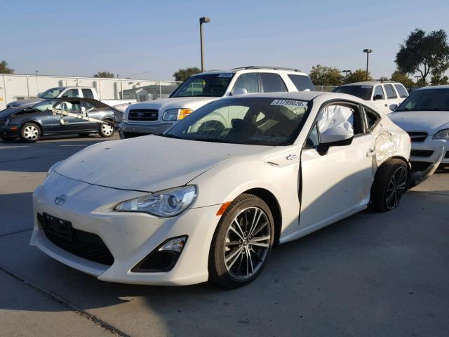 JF1ZNAA14F9711135 - 2015 TOYOTA SCION FR-S WHITE photo 2