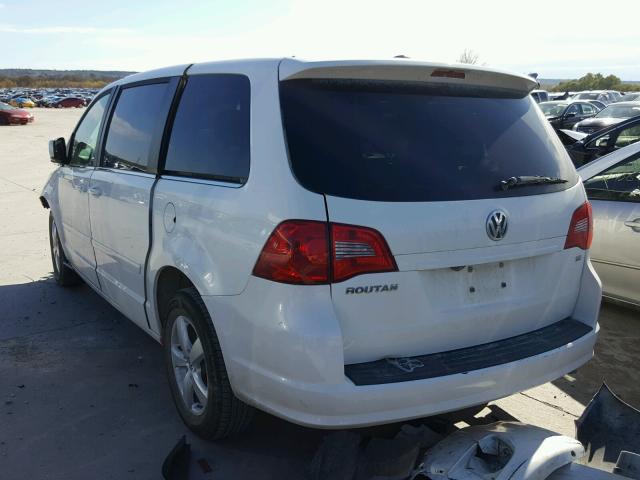 2V4RW3D15AR227367 - 2010 VOLKSWAGEN ROUTAN SE WHITE photo 3