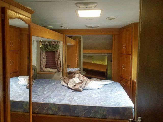 4YDF340284D508920 - 2004 KEYSTONE MONTANA WHITE photo 5