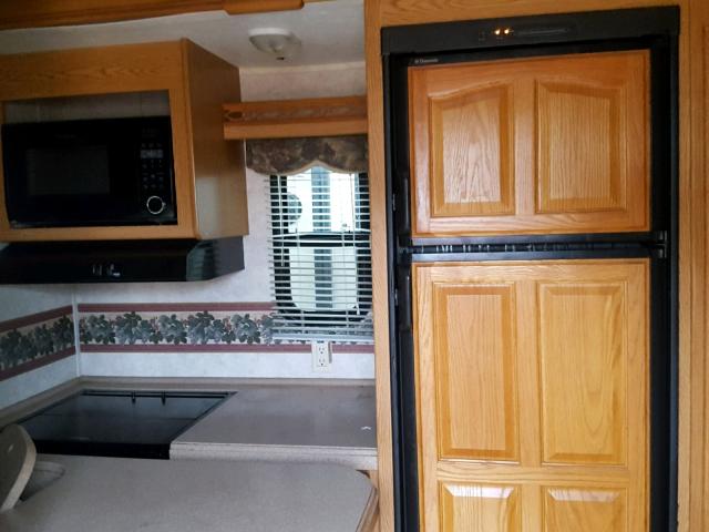 4YDF340284D508920 - 2004 KEYSTONE MONTANA WHITE photo 8