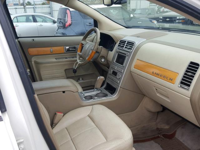 2LMDU88C57BJ24129 - 2007 LINCOLN MKX CREAM photo 5