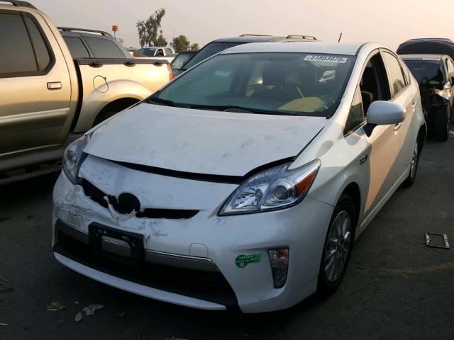 JTDKN3DP6E3053827 - 2014 TOYOTA PRIUS PLUG WHITE photo 2