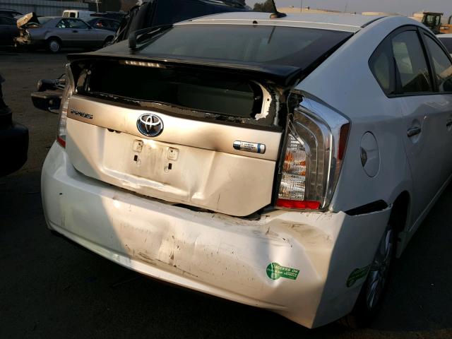 JTDKN3DP6E3053827 - 2014 TOYOTA PRIUS PLUG WHITE photo 9