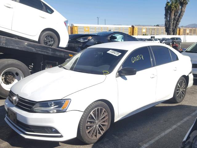 3VWD17AJ4GM333336 - 2016 VOLKSWAGEN JETTA SPOR WHITE photo 2