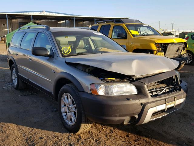 YV1SZ592551201081 - 2005 VOLVO XC70 GOLD photo 1