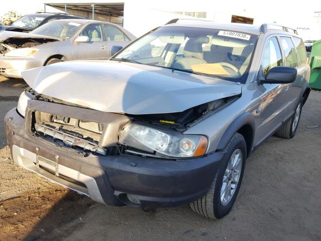 YV1SZ592551201081 - 2005 VOLVO XC70 GOLD photo 2