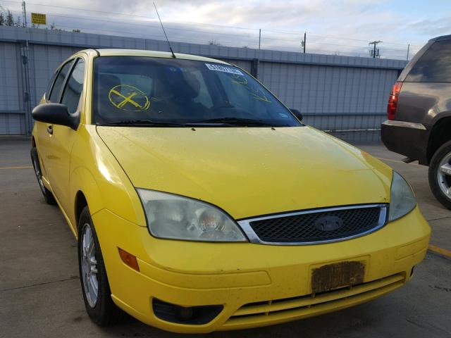 3FAHP37N05R139866 - 2005 FORD FOCUS ZX5 YELLOW photo 1