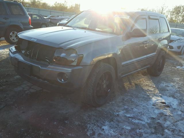 1J8GR48K07C680159 - 2007 JEEP GRAND CHER GRAY photo 2