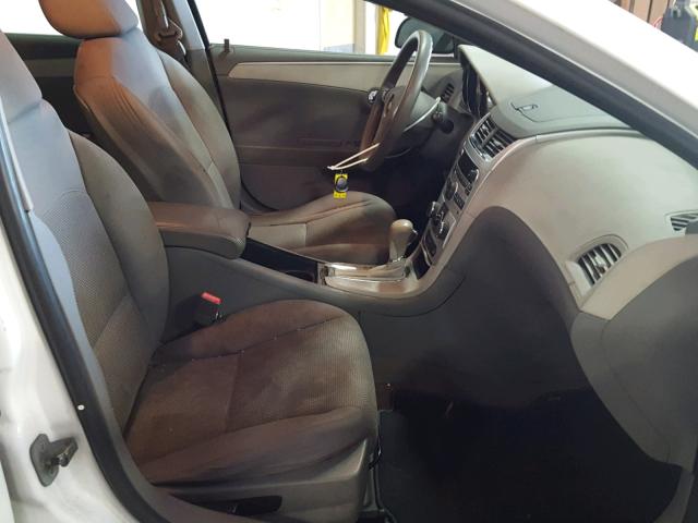 1G1ZA5E18BF191338 - 2011 CHEVROLET MALIBU LS Ақ фото 5