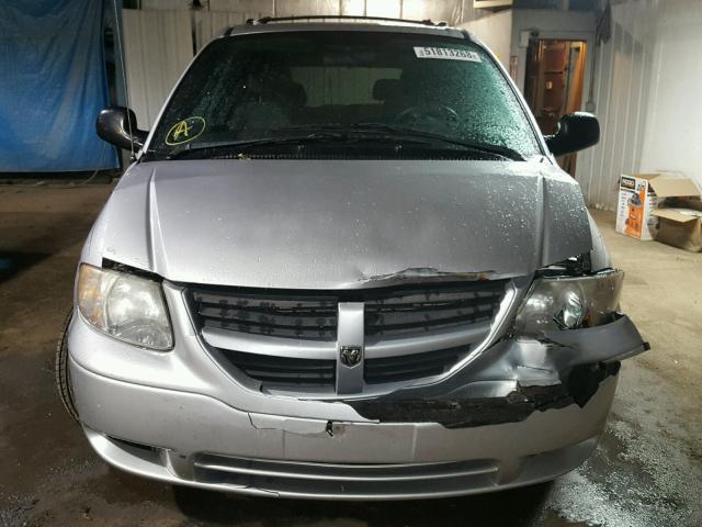 1D4GP45R85B133516 - 2005 DODGE CARAVAN SX SILVER photo 9