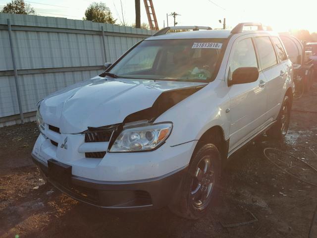 JA4LZ31F46U051861 - 2006 MITSUBISHI OUTLANDER WHITE photo 2